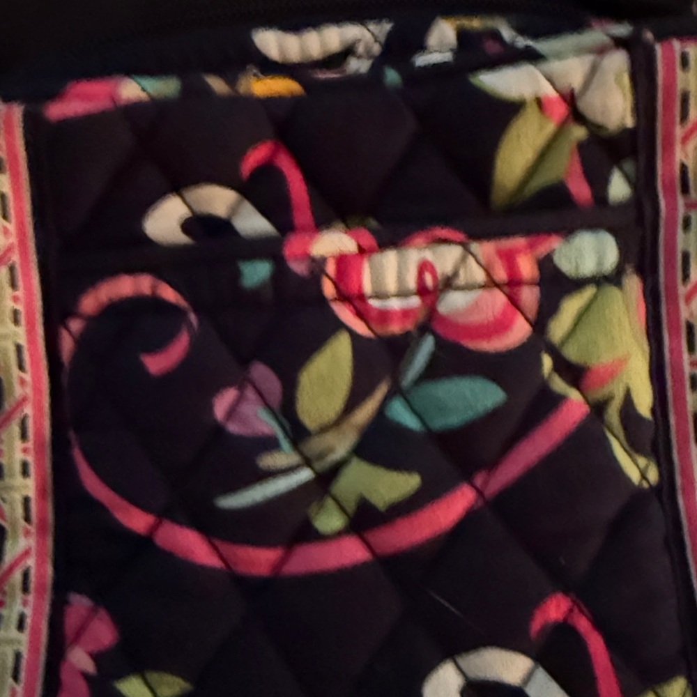 Vera Bradley Floral Quilted Crossbody Bag. Unique Chain Strap - Boho - Picture 3 of 4